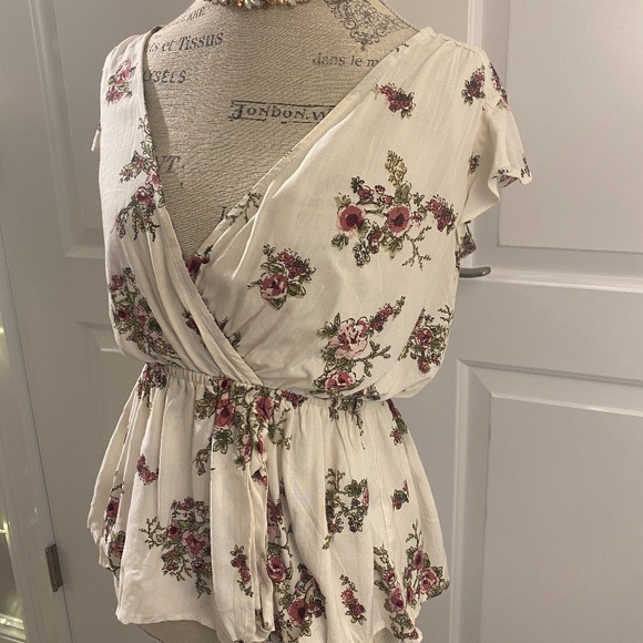 Angie Short Sleeve Floral Blouse - Picture 3 of 8